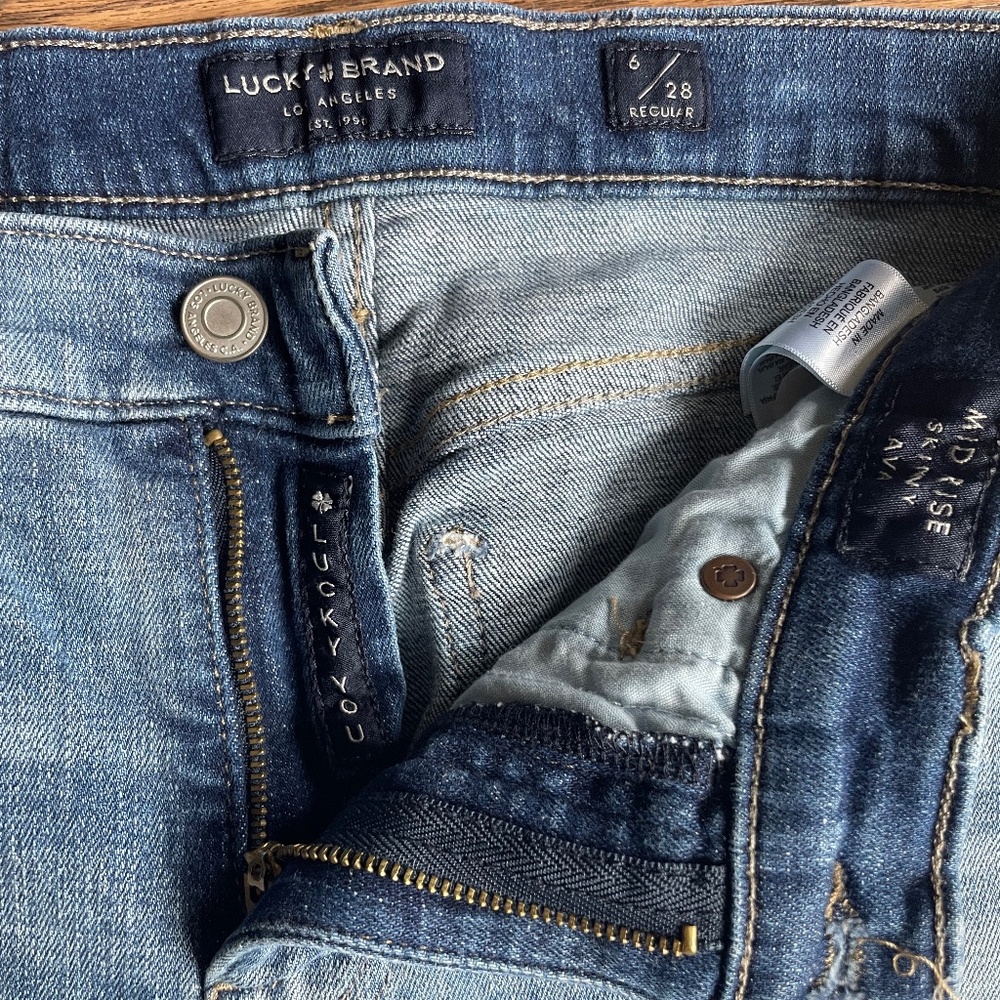 Lucky Brand (6/28) light wash mid rise skinny jeans